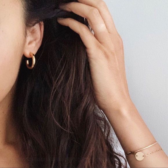 18K Solid Gold Plated Freya Minimalistic Hoops Earrings - Picture 5 of 6